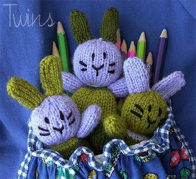 Twins' Knitting Pattern MiniShop: Amigurumi Pocket Bunnies - free pattern Easter Bunny Knitting Patterns Free, Knitted Bunny Pattern Free, Charity Ideas, Knitting Dolls Free Patterns, Rabbit Knitting Pattern, Knitted Dolls Free, Teddy Bear Knitting Pattern, Knitted Bunnies, Bunny Knitting Pattern