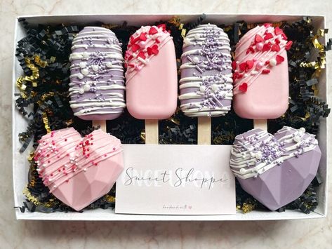 Hey, I found this really awesome Etsy listing at https://www.etsy.com/listing/1151875452/purple-pink-valentines-day-cakesicle-set Cookie Dough Hearts, Cookie Dough Flavors, Strawberry Lemon Cake, Valentine Cake Pop, Cake Pop Decorating, Edible Cookies, Edible Cookie Dough, Valentines Day Cakes, Valentine Cake