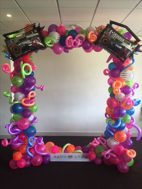 Here is our 80's themed arch way. We love these eccentric colours. 90s Theme Party Decorations, Arch Way, 90s Party Ideas, 80s Party Decorations, Personalised Balloons, 80s Birthday Parties, Event Balloons, Glow Birthday Party, 90s Theme Party