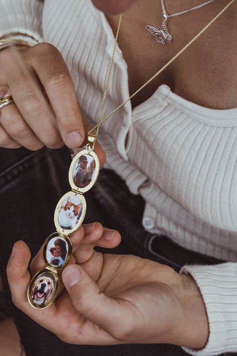 Locket Necklace Multiple Pictures, Locket Necklace With Photo, Necklace With Photo Inside, Photo Pendant Gold, Memory Candle, Wedding Booklet, Love Locket, Locket Necklaces, Sentimental Jewellery