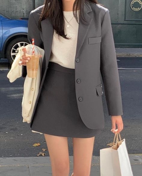 Formal Attire Women, Semi Formal Outfits For Women, Simple Work Outfits, Business Attire Women, Formal Wear Women, Corporate Attire, Office Outfits Women, Corporate Outfits, Everyday Fashion Outfits