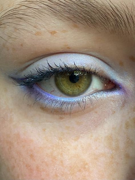 Purple Eye Makeup For Green Eyes, Green Eyes Blue Eyeshadow, Purple Makeup Green Eyes, Green Eyes Purple Eyeshadow, Purple Eyeshadow Green Eyes, Green Mermaid Aesthetic, Blue Purple Eyeshadow, Blue Green Eyeshadow, Eyeshadow Green Eyes