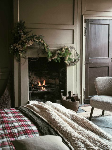 Zara Home Christmas Decorations - New Collection 2019 - Decoholic Zara Home Design, Old English Home, Fireplace Chair, Zara Home Christmas, Hm Home, Casa Country, English Cottage Style, Cosy Christmas, Christmas Interiors