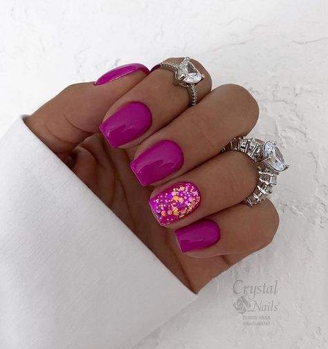 30 Classy Summer Nails to Inspire You August Dipped Nails Ideas, Cute August Nails, Magenta Nails Design, Hot Pink Glitter Nails, Classy Summer Nails, Color Summer Nails, Magenta Nails, Ombre Gel Nails, Nail Summer