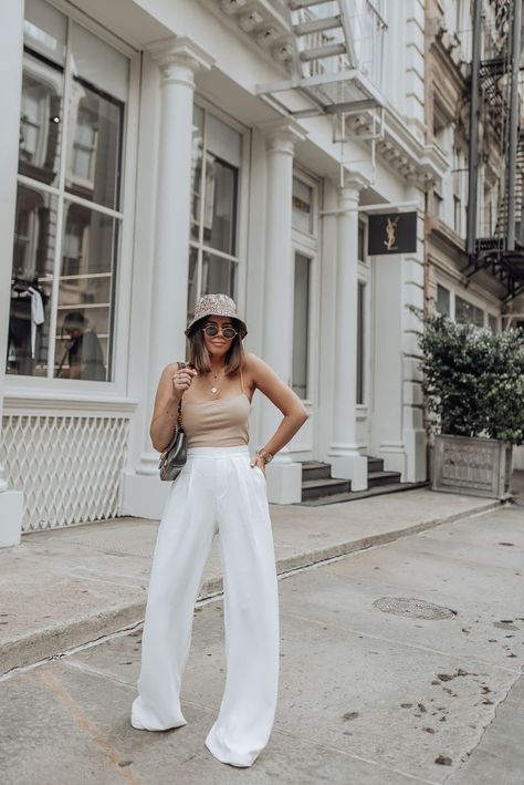 Look Com Bucket Hat, Bucket Hat Looks, Bucket Hat Outfit, Happily Grey, Snake Print Boots, Tap Pants, Print Boots, Hat Outfit, Blogger Street Style