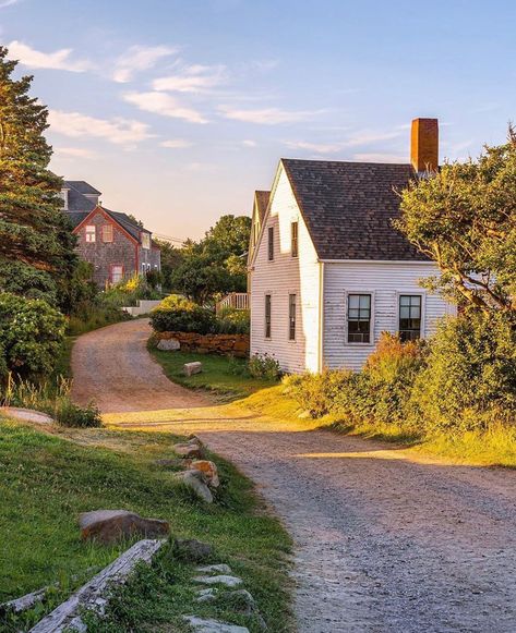 Best of Maine ™ on Instagram: “Main Street is a little more relaxed on Monhegan. 😊 Wouldn't you love to be there now? (📸 by @freddybloy)” Maine Aesthetic, Maine Homes, Lobster Bake, Monhegan Island, Maine Photography, Street Scenes, Maine House, Pretty Places, Main Street