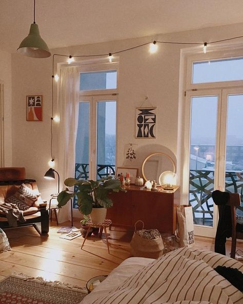 A few days ago when I was in bed watching snowflakes fall from the sky ❄️ Deco Studio, Living Room Decor Inspiration, Apartment Inspiration, My New Room, Apartment Living, 인테리어 디자인, House Inspiration, String Lights, Home Deco