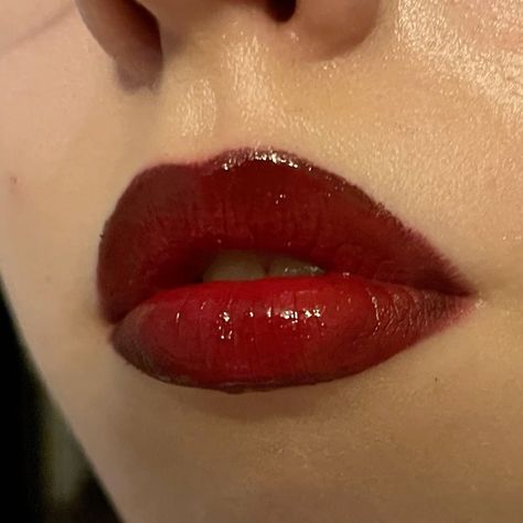 Red Lip Makeup Look Aesthetic, Red Lip Green Eyes, Simple Red Lipstick Look, Red Lip Liner Look, Red Lipliner Look, Blurred Red Lip, Bright Red Lips, Cherry Red Lip Combo, Halloween Lips Makeup