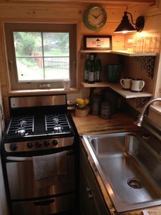 Corner Stove, Best Tiny House, Tiny House Kitchen, Cabin Kitchens, Kitchen Corner, House Design Kitchen, Tiny House Cabin, Tiny House Living, Tiny Kitchen