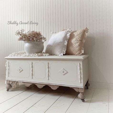 Chest Makeover, Hope Chests, Revamp Furniture, Cedar Chest, Simply White, Vintage Storage, Spare Bedroom, Redo Furniture, Repurposed Furniture