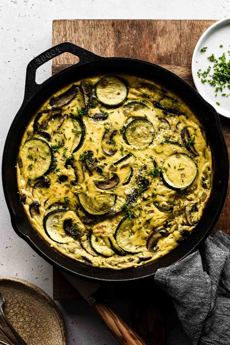 Mushroom Zucchini Recipe, Fritata Recipe, Mushroom Zucchini, Hearty Breakfast Recipes, Apple Slice Recipe, Zucchini Frittata, Summer Zucchini, Healthy Dinner Options, Vegetarian Breakfast Recipes