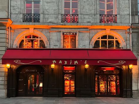 8th Arrondissement Paris, Where To Eat In Paris, Eat In Paris, Restaurants In Paris, Asian History, French Bistro, Paris Restaurants, Romantic Night, Dine In