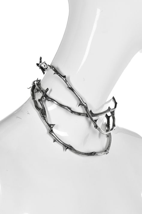 Shaun Leane for Alexander McQueen rose thorn choker, Sarabande collection, Spring-Summer 2007 of un-assayed silver, the three naturalistic rose briars coil and criss-cross around the neck with central hinged joint, concealed closures and thorn safety clasp, 11-14cm, 4-1/4 to 5 1/2in For Sarabande Shaun Leane produced just two pieces of jewellery - a pair of Momento Mori earrings enclosing locks of hair for look 6 (See Kerry Taylor Auctions in Association with Sotheby’s, 4.12.1017 – lot 29) and Thorn Jewelry, Glitter Pens Art, Artsy Jewelry, Rose Thorns, Lot 29, Shaun Leane, Momento Mori, Jewelry Photography, Themed Jewelry