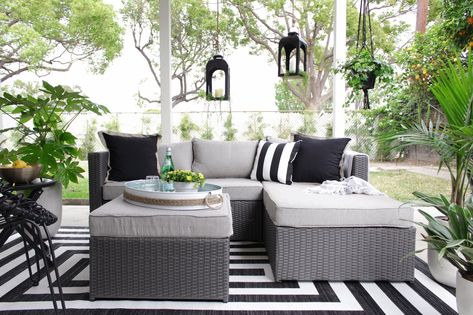 Patio Furniture Decor, Patio Furniture Pillows, Gray Patio Furniture, Outdoor Makeover, Grey Patio, White Furniture Living Room, Backyard Seating, Best Outdoor Furniture, Modern Outdoor Furniture