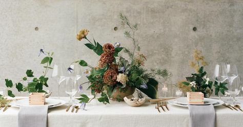 Naoshima Island, Studio Mondine, Table Florals, Style Japandi, Modern Tablescape, Design Japonais, Neutral Wedding, Martha Stewart Weddings, Long Table