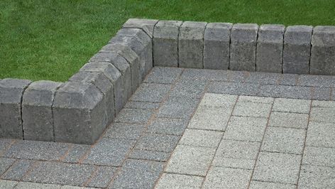 Using our easy to follow guide, find out how to lay concrete edging stones perfectly around paths and driveways:  #diy #DIYDoctor #homeimprovement #home #construction #homerenovation #remodel #building #homeinspo #homesweethome #renovation #homerenovation #projects #project #ideas #realestate #homedesign #exteriordesign #builder Garden Edging Stones, Easy Garden Ideas Landscaping, Paving Edging, Landscape Bricks, Paver Edging, Concrete Edging, Brick Border, Edging Stones, Patio Edging