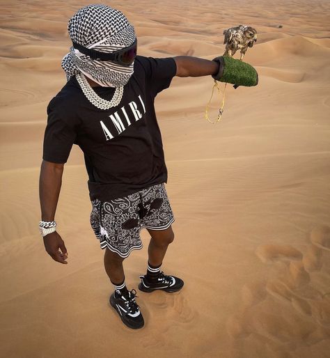 Desert Outfit Men, Dubai Desert Outfit, Desert Outfit Ideas, Vaction Outfits, Mens Vacation Outfits, Turban Outfit, Dubai Outfits Ideas, Dubai Outfit, Desert Outfit