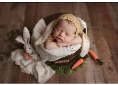 Newborn Photography Bunny, Newborn Easter Pictures, Easter Baby Photoshoot, Easter Photo Shoot, Easter Baby Photos, Newborn Animals, Newborn Photos Boy, Easter Photoshoot, Foto Newborn