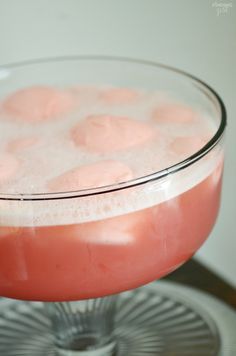 Sherbert party punch is always a crowd favorite and is super easy to make. Try this pink Strawberry Sherbert Punch for your next celebration! Fizzy Punch Non Alcoholic, Strawberry Sherbert Punch, Raspberry Sherbert Punch, Best Sherbet Punch Recipe, Lime Sherbert Punch, Sorbet Punch, Strawberry Sherbert, Pink Punch Recipes, Pink Party Punches