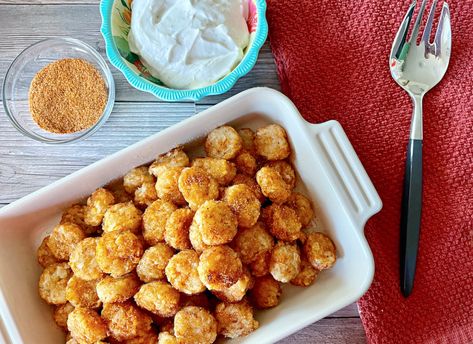 Copycat Taco John's Potato Olés Recipe. These flavorful tots are loaded with West-Mex flare. Potato Oles Recipe, Easy Mini Desserts Recipes, Taco Johns, Taco John's, Mini Dessert Recipes, How To Make Potatoes, Mexican Spices, Creative Cooking, Great Appetizers