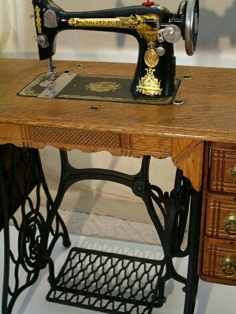 . Vintage Sewing Rooms, Old Sewing Machine, Treadle Sewing Machines, Antique Sewing Table, Vintage Sewing Notions, Old Sewing Machines, Antique Sewing Machines, Vintage Sewing Machine, Vintage Sewing Machines