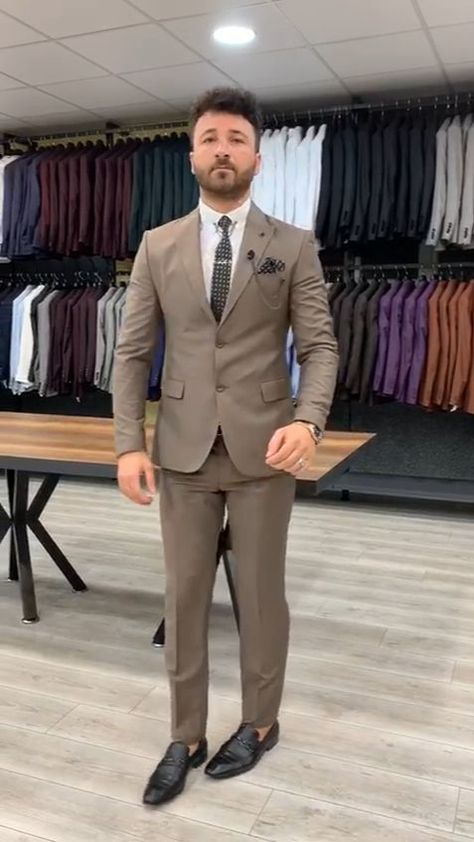 Best Wedding Suits For Men, Brown Suits For Men, Blue Slim Fit Suit, Best Wedding Suits, Stylish Men Wear, Stylish Mens Suits, Dapper Mens Fashion, Vest And Pants, Brown Suit