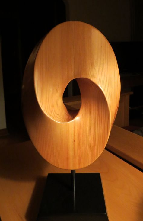 Brancusi Sculpture, Strip Wood, Mobius Strip, Wood Sculpture Art, Sculptures Céramiques, Shop Projects, Wood Carving Art, Stone Sculpture, Wooden Sculpture