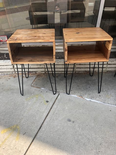 Hair Pin Legs Console Table, Industrial End Table Diy, Diy Wood Nightstand Simple, Pin Leg Table, Small Side Table Bedroom, Hair Pin Table, Hairpin Legs Diy, Mcm Table, Nightstand Ideas