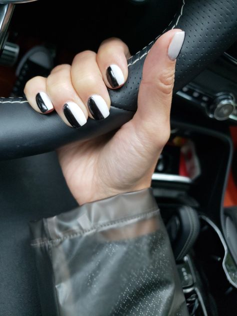 Half Black Nail Design, White Nails With Black Accent, Two Different Colored Nails On Each Hand Black And White, Half Black And White Nails, Half N Half Nails, Black And White Natural Nails, Nails Half And Half Color, Half Black Nails, Half White Nails