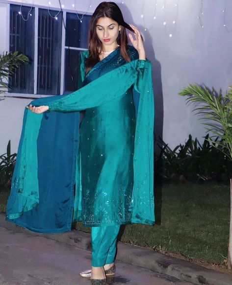 Peacock Color Suit Punjabi, Peacock Color Suit, Peacock Blue Colour Combination Dress, Teal Blue Colour Combination, Peacock Colour Combination, Patiala Suit Designs, Combination Dresses, Embroidery Suits Punjabi, Suits Punjabi