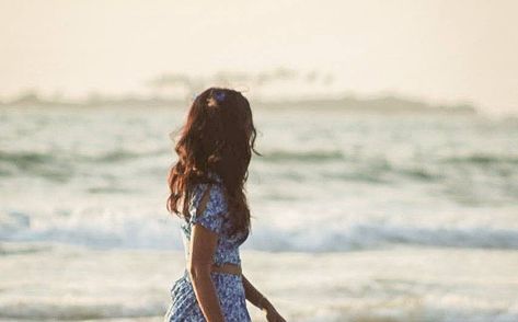 Bestfrnd Poses, Beach Girlie, Flower Bookey, Daily Manifestation, Black Things, Summer Aesthetics, Dp Stylish, Dreamy Photography, Travel Pictures Poses