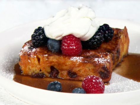 This looks so delicious!  Panettone French Toast recipe from Giada De Laurentiis. French Toast Christmas, Recipes French Toast, Panettone French Toast, Breakfast Casserole Recipes, Recipes French, Giada De Laurentiis, What's For Breakfast, French Toast Recipe, Christmas Breakfast