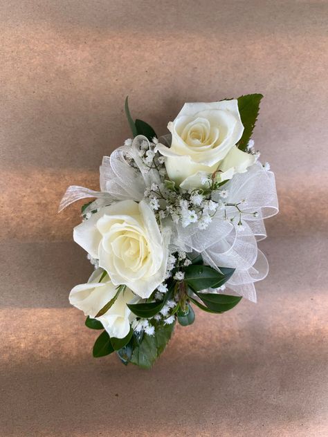 White Rose Corsage Wedding, Simple Corsage Prom, Cute Corsages, Fake Flower Corsage, Corsage Hoco, White Corsage Prom, White Corsage And Boutonniere, White Prom Corsage, Homecoming Captions