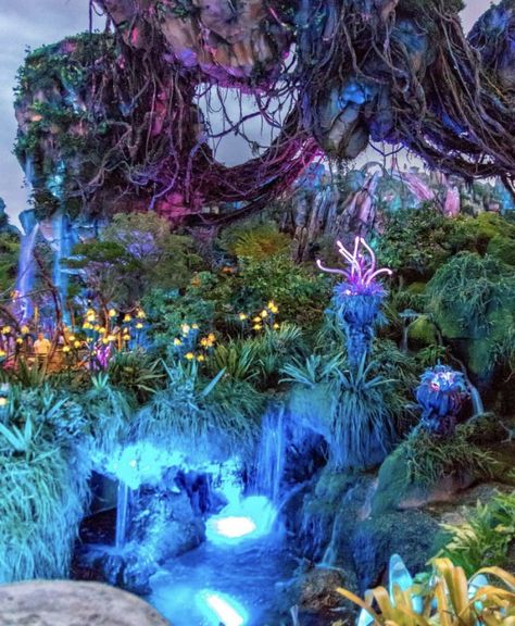 Pandora, the world of Avatar!  Photo by @disney_nuts instagram Avatar Plants Pandora, Spirit Tree Avatar, Pandora Room, Avatar Flowers, Avatar Plants, Alien Forest, Avatar Tree, Avatar Party, Avatar Land