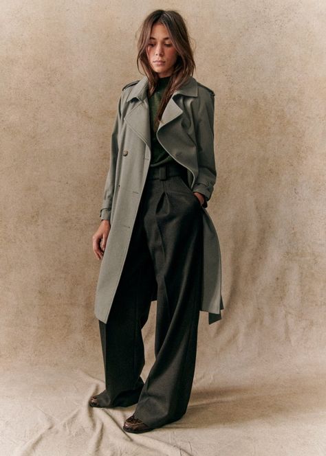 Scott Trench Coat - Khaki - Cotton - Sézane Tomboy Shirts, Style Parisienne, Khaki Trench, Khaki Trench Coat, Trench Coat Outfit, Paris Mode, Looks Street Style, French Women, Coat Outfits