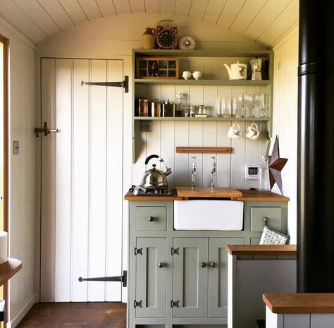 Plankbridge Shepherd’s Huts on Instagram: “The increased size of the Cabin shepherd’s hut allows for a kitchen dresser with Belfast sink as well as a shower room, basin and W/C 📷:…” Fire Pit To Cook On, Outside Fire Pit, Narrowboat Kitchen, Wooden Lodges, Rustic Shed, Shepherd Hut, Outside Fire Pits, Fire Pit Cooking, Belfast Sink