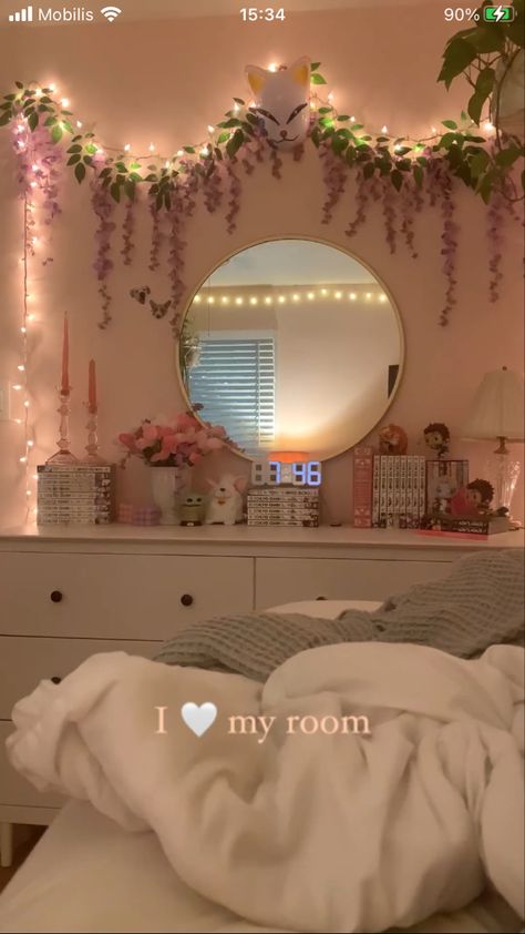 Girly Bedroom Decor Ideas, Above Bed Decor Aesthetic, Aesthetic Bedding, Room Organization Bedroom, Decor Above Bed, Girly Room Decor, Dream Bedroom Inspiration, Easy Room Decor, Diy Room Decor For Teens