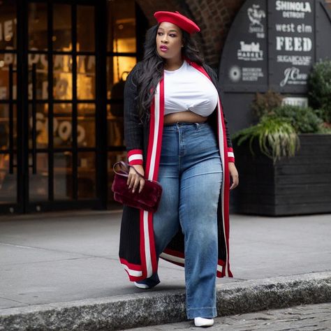 12 Women on the Best Plus-Size Jeans They?ve Ever Worn (Plus, 12 Other Brands You'll Want to Know About) Wide Leg Jeans Outfit Plus Size, Plus Size Streetwear Fashion, Outfits With Wide Leg Jeans, Best Plus Size Jeans, Plus Size Streetwear, Wide Leg Jeans Outfit, Plus Size Baddie Outfits, Straight Crop Jeans, Jeans For Short Women