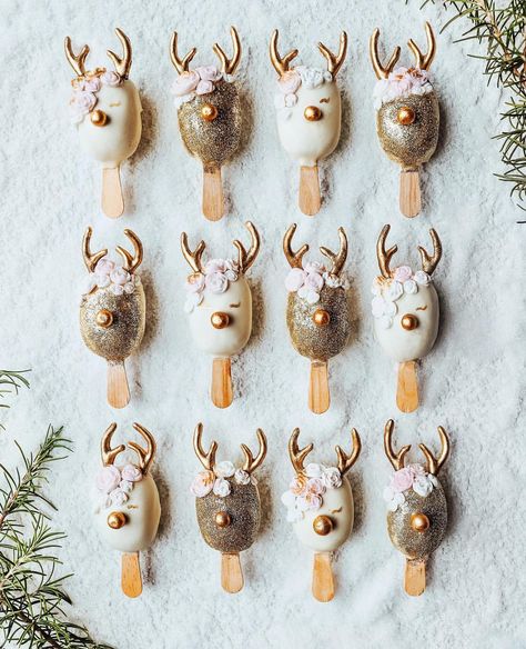 Reindeer Cake, Christmas Catering, Popsicles Cake, Ice Cream Cake Pops, Cake Popsicles, Tara Milk Tea, Christmas In America, Reindeer Cakes, Fox Cake