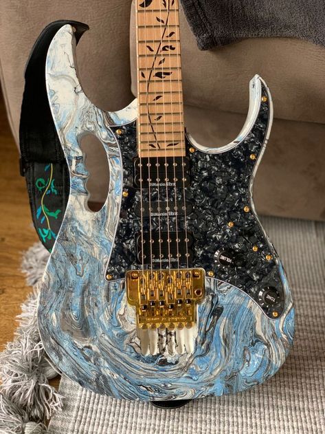 Guitar Inlay, Electric Guitar Design, Guitar Obsession, Custom Electric Guitars, Guitar Painting, Unique Guitars, Cool Electric Guitars, Fender Guitar, Guitar Art