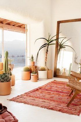 Whether you're settled in an airstream or you dream of living closer to the mountains, desert decor can help bring the outdoors in. Here, we're looking at some ways to bring desert decor into your home. #hunkerhome #desertinspired #desertdecor #desertstyleideas #desertdecorideas Desert Living Room, Zimmer Diy, Casa Retro, Lots Of Plants, Bohemian Chic Decor, Desert Chic, Desert Decor, Modern Desert, Desert Living