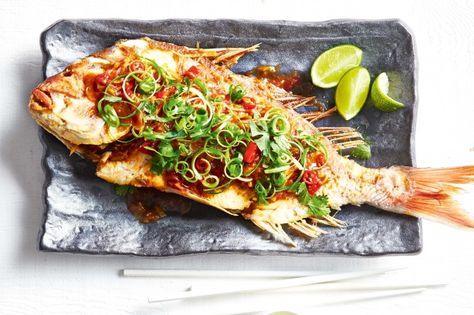 Learn the secret to serving up crispy whole snapper with Marion Grasby. Tamarind Fish, Whole Fish Recipes, Snapper Recipes, Marion Grasby, Bo Bun, Crispy Fish, Tamarind Sauce, Thai Language, Seafood Market