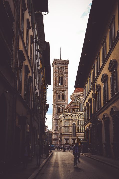 view of the cathedral of florence #duomo #photo #canon #florence #firenze #florence #florencia #photography #art #canon77d #idea #landscape #vintage #pov #pointofview #italia #italy #marble #colors #travels #viajes #spain #bicycle Firenze Photo Ideas, Florence Duomo, Florence Cathedral, Landscape Vintage, Parisian Vibes, Italy Photo, Travel Website, The Cathedral, Marble Colors