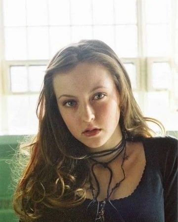 Snaps Aesthetic, Katherine Isabelle, Ginger Fitzgerald, Harris Glenn Milstead, Ginger Snaps Movie, Goth Characters, Out Of Touch With Reality, Target Aesthetic, Katharine Isabelle