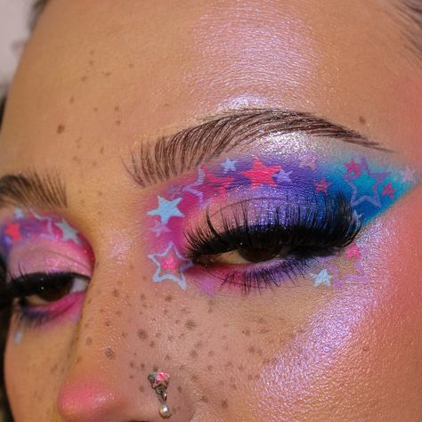 Candy Inspired Makeup, Colorful Graphic Liner, Sephora Squad, Icing Drip, Helping Family, Makeup Is Art, Liner Ideas, Artsy Makeup, Not Feeling Well