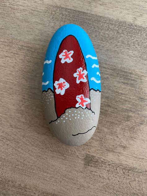 Surfboard Rock Painting, Hawaii Rock Painting Ideas, Rock Painting Ideas Ocean, Painting Shells Ideas Easy, Rock Painting Summer, Painted Shells Seashells Ideas, Rock Painting Ideas Beach, Big Rock Painting Ideas, Beach Rock Painting