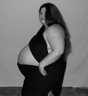 The Well-Rounded Mama: Plus-Size Pregnancy Photo Gallery Marilyn Core, Weekly Baby Bump Pictures, Obese Pregnancy, Yummy Mummies, Big Pregnant, Belly Pics, Pregnancy Progression, Maternity Photography Poses Pregnancy Pics, Plus Size Tips