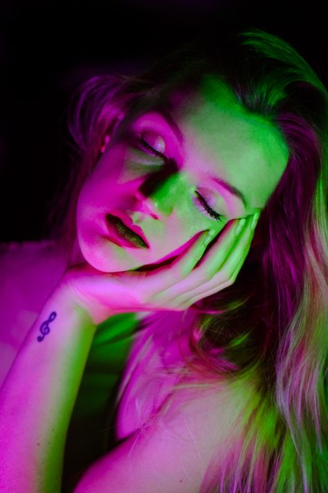 Neon Lighting Portrait, Pink Lighting Photoshoot, Colour Gel Photography Studio Lighting, Colorful Lighting Photography, Pink Lighting Photography, Pink And Green Photoshoot, Purple Lighting Photography, Gel Lighting Photography, Wicked Painting