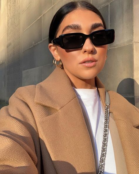 Hannah Whiting on Instagram: “I need a caption” Gentle Monster Sunglasses, Model Sunglasses, Sunglasses Women Fashion, Fashion Eye Glasses, Stylish Glasses, Trendy Sunglasses, Stylish Work Outfits, Black Sunglasses, Glasses Fashion