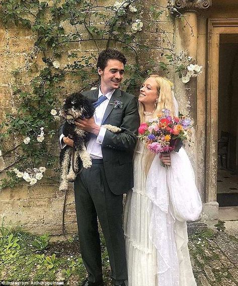 The Hannah Weiland, the woman behind celebrity favourite Shrimps (pictured here with her new husband, brewing heir Arthur Guinness) was an achingly cool affair Hannah Weiland, Untraditional Wedding Dress, Best Wedding Guest Dresses, Eclectic Wedding, Stella Maxwell, Kate Beckinsale, Wedding Goals, White Dresses, Bride Wear